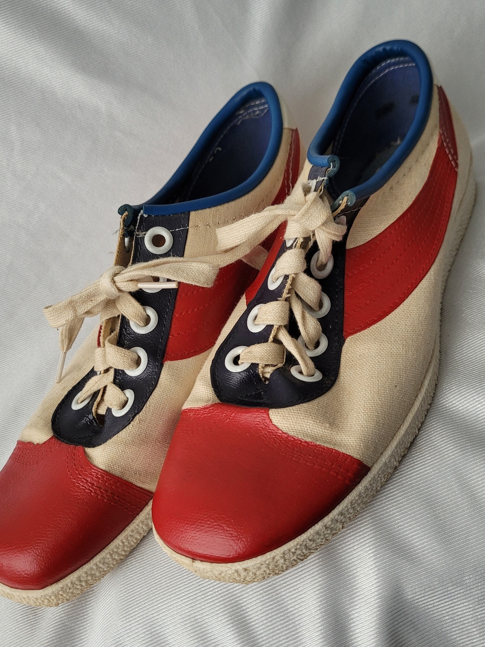 Vintage 1970s SCATS Low-top Canvas Red, Navy, and Cream Sneaker Size 8.5